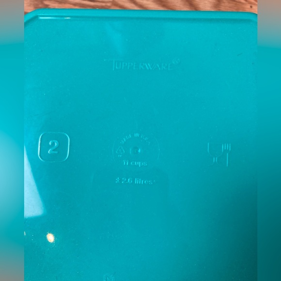 Tupperware square set - Picture 2 of 5